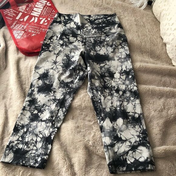 Lululemon Shibori leggings🍋 - Picture 1 of 9